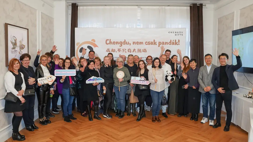 成都文化旅游(匈牙利)推介會(huì)暨成都禮物特展.jpg